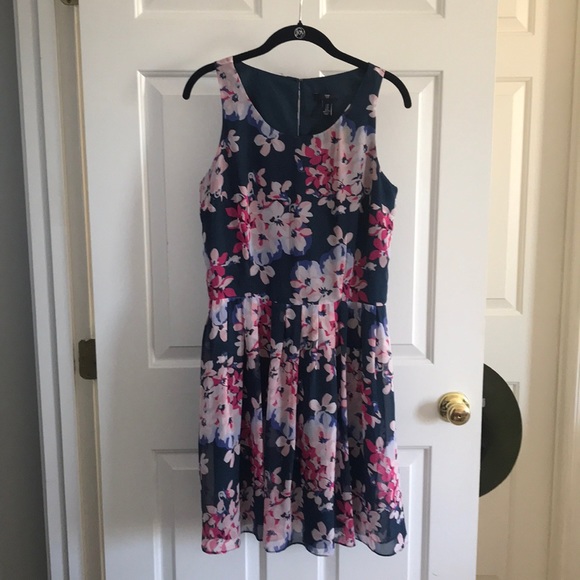 GAP Factory Dresses & Skirts - Gap floral fitted dress 🌸
